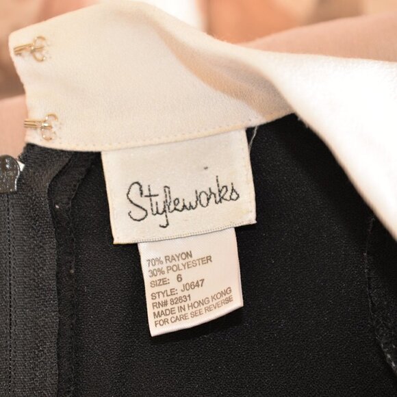 Vintage Sleeveless Tuxedo-style dress with double-breasted bodice - Vintage 6 - Picture 3 of 10